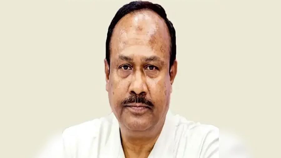 স্ত্রীসহ জাতীয় পার্টির মুজিবুল হক চুন্নুর দেশত্যাগে মানা